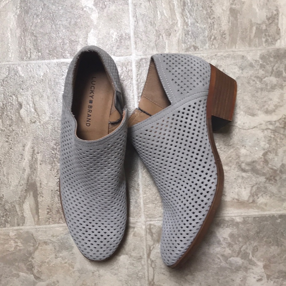 Beautiful neutral Lucky Brand booties